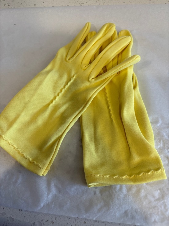 Accessories - VINTAGE Yellow Women's Dress Gloves - Lightweight Elegant Pair
